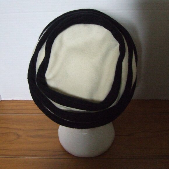 Nicola Gebhard hat black and white fleece material fall winter beehive layered - Picture 4 of 9